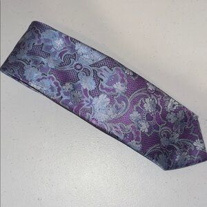 Geoff Nicholson 100%Silk Made in Italy Sophisticated Purple Silver Floral Tie